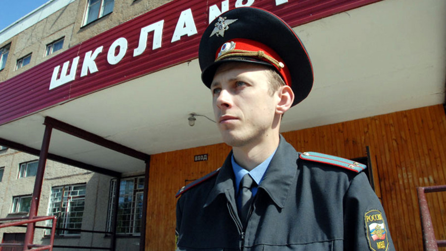 Безопасность в школе во время экзамена.